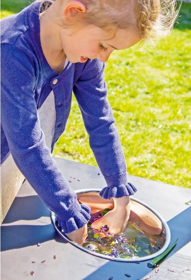 Outdoor Matschtisch massiv mit Edelstahlschüsseln "Flow"