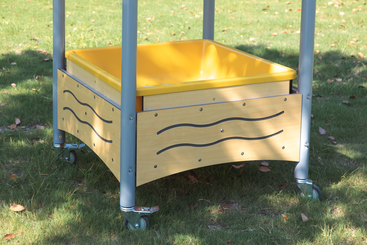Mobiler Matschtisch mit Spitzdach Mobiler Matschtisch mit Spitzdach