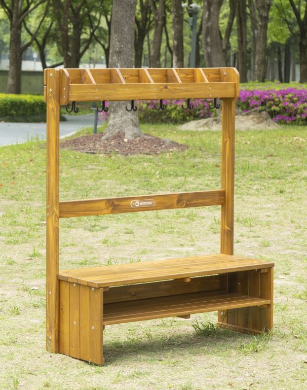 Outdoor-Garderobe mit 6 Dreifachhaken