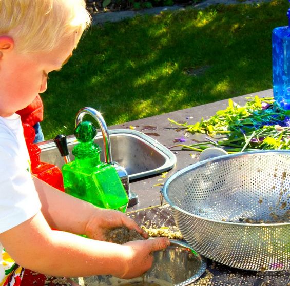 Outdoor Matschtisch massiv mit Edelstahlschüsseln "Flow"