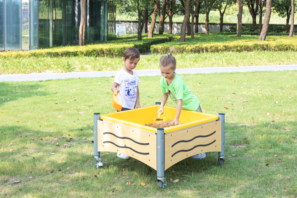 Mobiler Matschtisch quadratisch Mobiler Matschtisch quadratisch