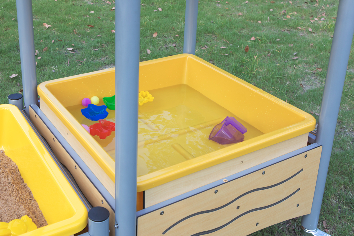 Mobiler Matschtisch mit Spitzdach Mobiler Matschtisch mit Spitzdach