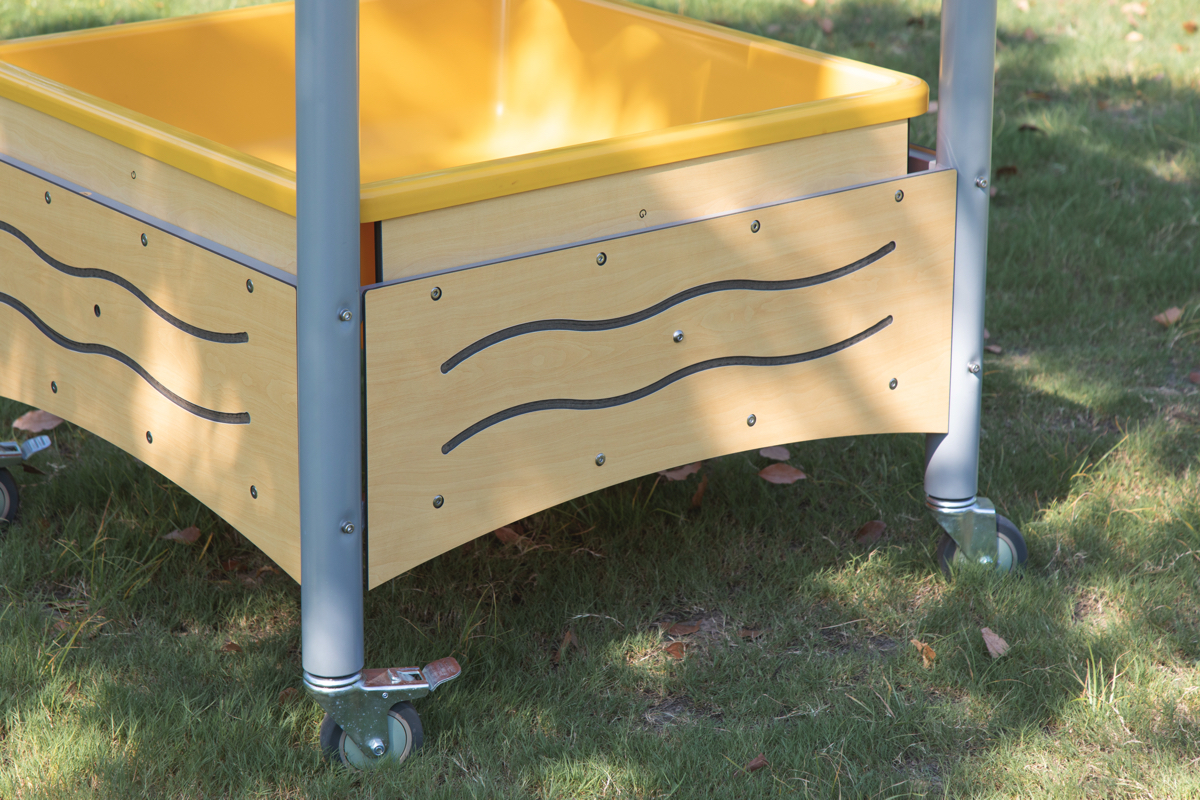 Mobiler Matschtisch mit Spitzdach Mobiler Matschtisch mit Spitzdach