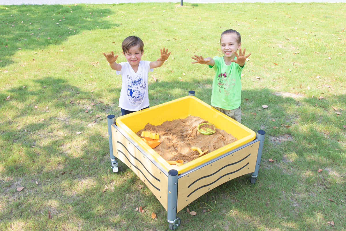 Mobiler Matschtisch quadratisch Mobiler Matschtisch quadratisch
